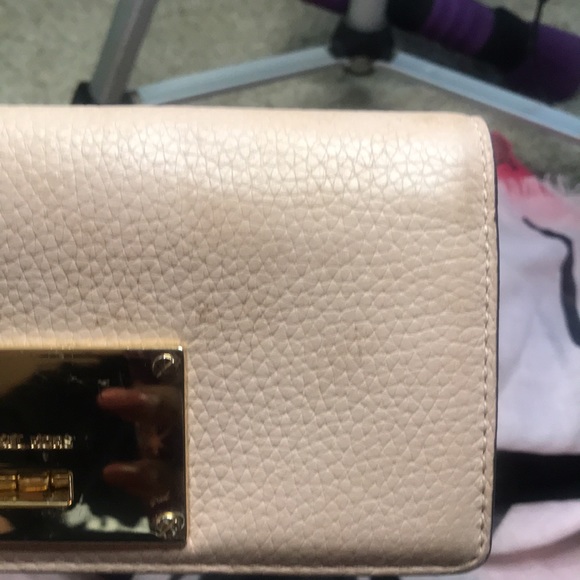 Michael Kors pink locking wallet - Picture 3 of 14